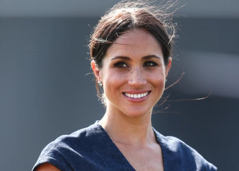 Megana Mārkla pārsteidz ar jaunu ģimenes fotogrāfiju svētku noskaņās.