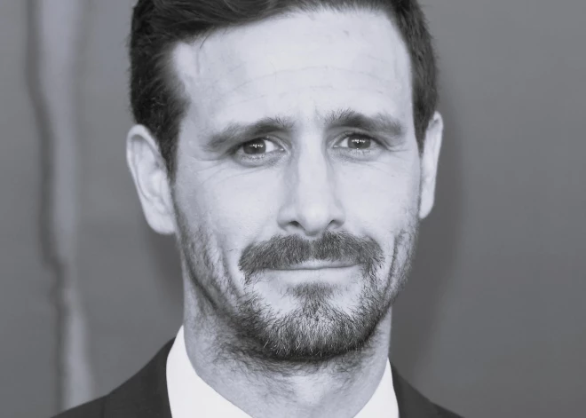 Miris aktieris Džeimss Rensons