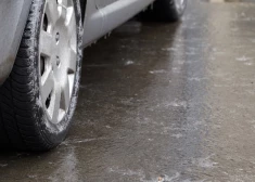 Šorīt daudzviet Latvijā autoceļi apledo, strādā 23 ziemas tehnikas vienības