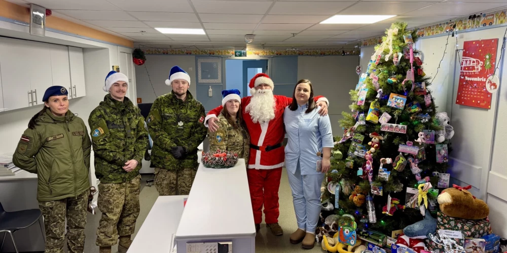 Kanādas bruņotie spēki iepriecina mazos pacientus Daugavpils slimnīcā.