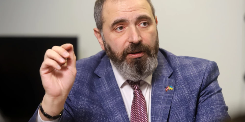 Арис Дзерванс подчеркивает, что сотовое оповещение в настоящее время является лучшим и наиболее эффективным решением для оперативного информирования общества.