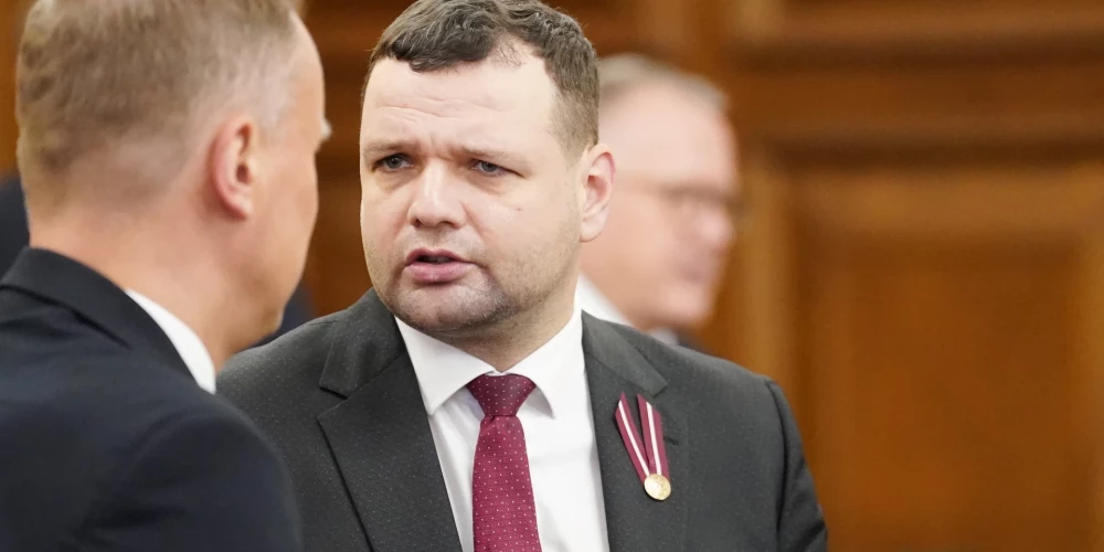 Saeimas deputāts Edgars Tavars (no kreisās).