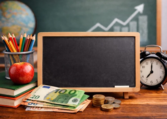 Учителям пообещали прибавку только с 2027 года: сколько составит ставка и зарплата по годам