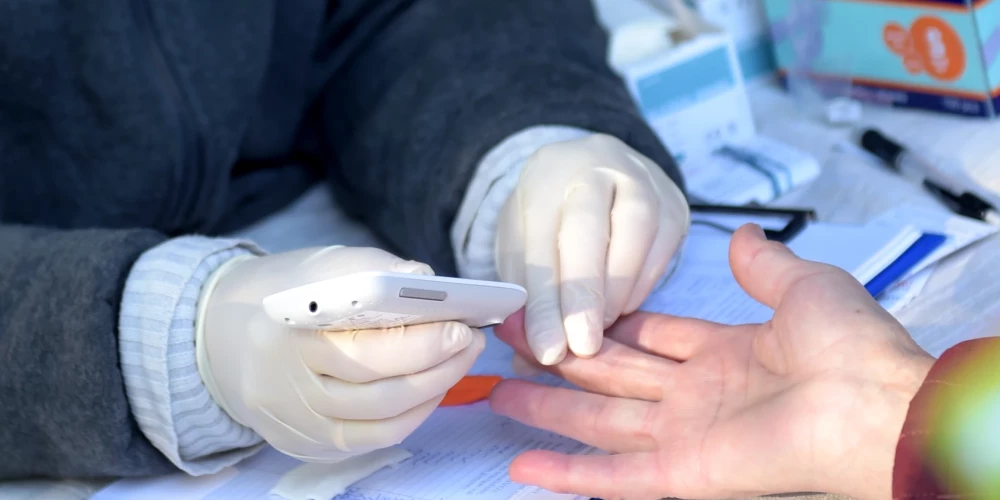 Glikozes līmeņa noteikšana "Veselīga dzīvesveida dienā" Vērmanes dārzā.