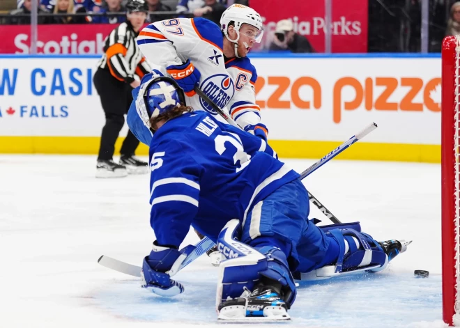 "Oilers" kapteinis Konors Makdeivids otro nedēļu pēc kārtas atzīts par NHL pirmo zvaigzni