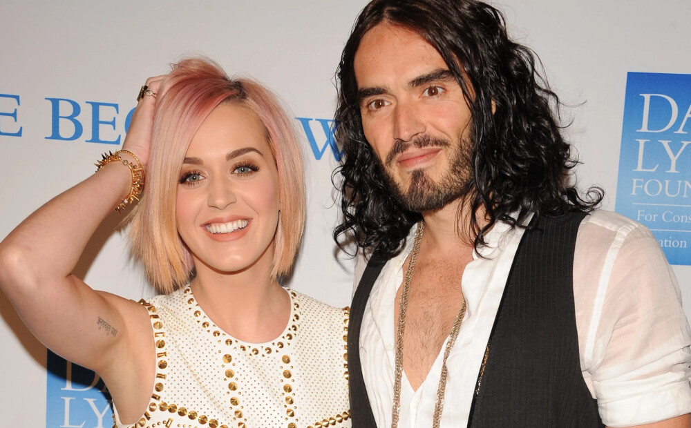 Keitijas Perijas bijušais vīrs Rasels Brends kritizē viņas jaunās attiecības mammas klātbūtnē