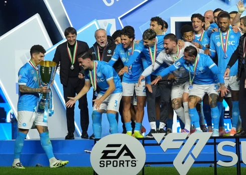 "Napoli" līksmo par Itālijas Superkausu