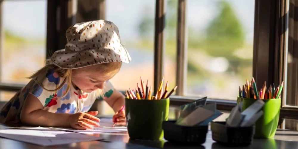 Bērni nodarbībās Rotko centrā.