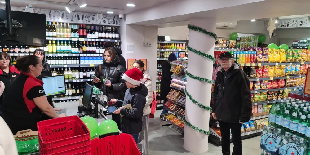 Уже в день открытия, 19 декабря, наблюдался большой интерес покупателей.