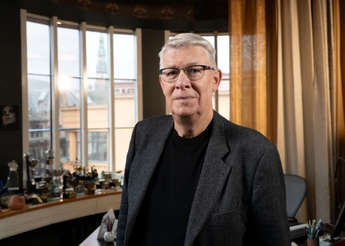 . Ārsts, Valsts prezidents no 2007. līdz 2011. gadam, 11. Saeimas deputāts, Reformu partijas dibinātājs Valdis Zatlers.