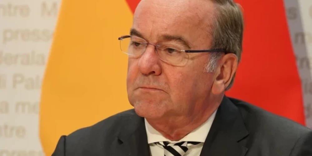 Vācijas aizsardzības ministrs Boriss Pistoriuss norāda, ka situācija pašlaik ir kristāldzidra - vienīgā persona, kas var nekavējoties pārtraukt karadarbību, ir Vladimirs Putins.