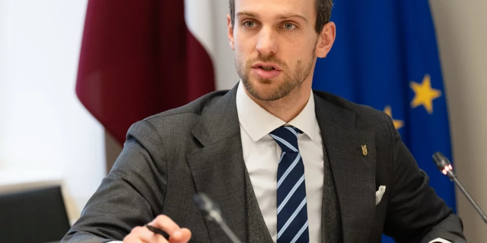 Labklājības ministrijas parlamentārais sekretārs Krists Bergans-Berģis norāda, ka MAF programma "Atbalsts nacionāla mēroga medijiem sabiedriski nozīmīga satura veidošanai un nacionālās kultūrtelpas stiprināšanai latviešu valodā" ir konceptuāli kļūdaina.