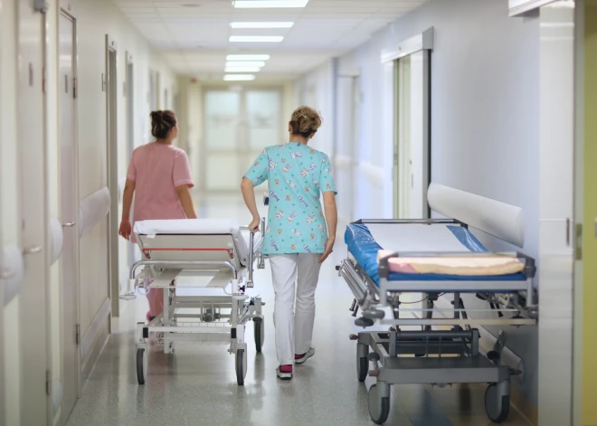 Bauskas slimnīcā izsludināta ārkārtas situācija; slēdz nodaļu un pārved pacientus