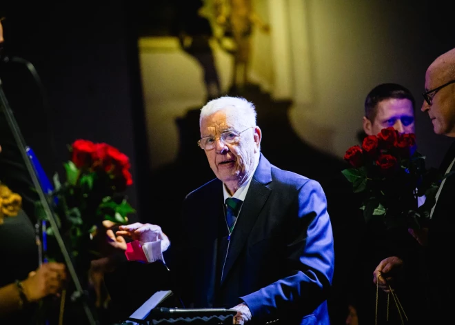 Ieskandinot gada siltākos un mierpilnākos svētkus, Rīgas Doma majestātiskajā atmosfērā izskanēja koncerts "Raimonds Pauls Ziemassvētkos", pulcējot kuplu klausītāju skaitu un radot emocionālu svētku gaidīšanas noskaņu.