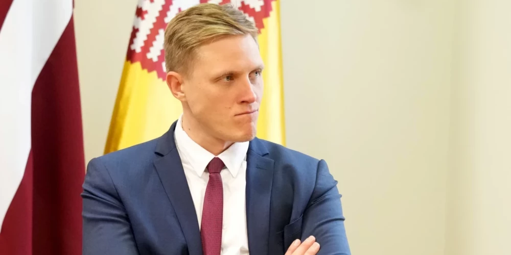 Депутат от Национального объединения Янис Домбрава.