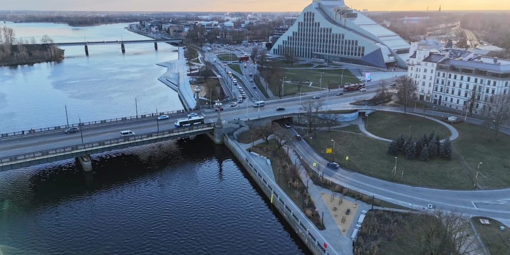 Завершились длившиеся два года строительные работы на набережной-променаде улицы Мукусалас, превратившие 2,3-километровый участок набережной в современное, благоустроенное городское пространство и новую «визитную карточку» Риги.