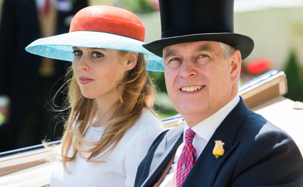 Princese Beatrise pirmo reizi Ziemassvētkos novēršas no vecākiem un viņus neapmeklēs. Māsa sekos viņas pēdās