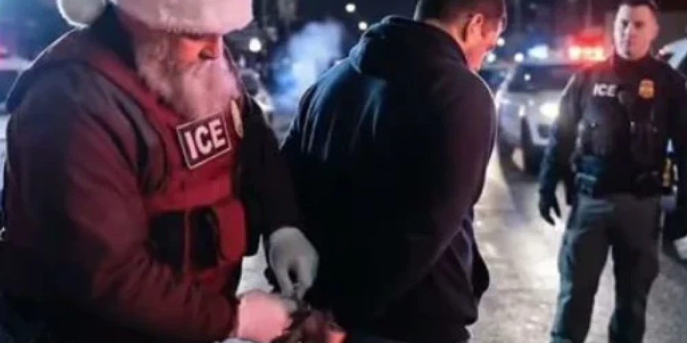 Mūsdienās ASV Ziemassvētku vecītis pilda arī šādas funkcijas (ekrānuzņēmums no video)