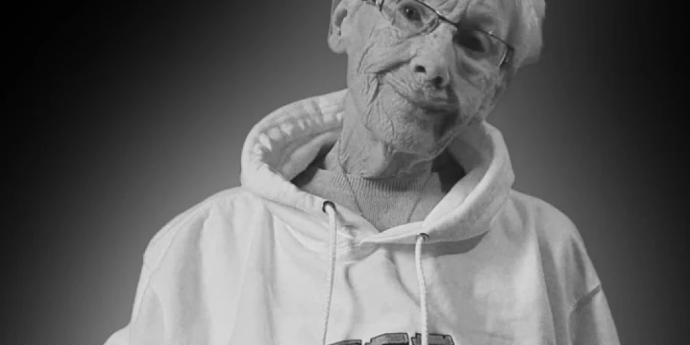 "Epic Game Grandma" (ekrānuzņēmums no "Instagram")