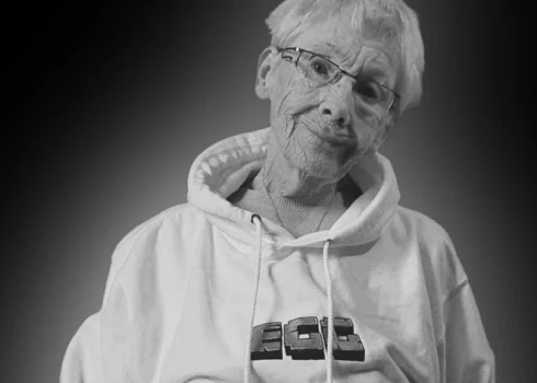 "Epic Game Grandma" (ekrānuzņēmums no "Instagram")