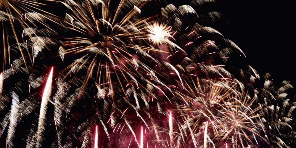 Svētku uguņošana.