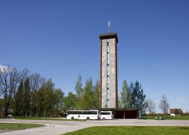 Lemj par 30 metrus augstā Lēdmanes ūdenstorņa likteni