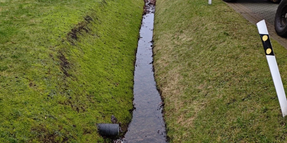 Lietainā vasara un rudens nokrišņi Ventspilī paaugstinājuši gruntsūdens līmeni un applūšanas riskus, tāpēc visi aicināti kopt grāvjus.