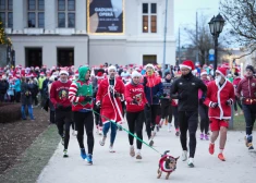 ФОТО: рождественский забег в Риге собрал 400 участников и поддержал благотворительность