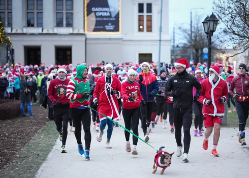 Ikgadējais "Rimi" Rīgas maratona Ziemassvētku skrējiens.
