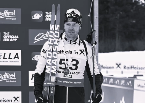 Norvēģijas izlases biatlonista Sīverta Gutorma Bakena līķis tika atrasts ar uzvilktu veiktspējas uzlabošanas treniņu sejas masku.