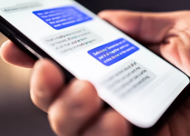 Aptauja: 75% Latvijas iedzīvotāju Ziemassvētkos apsveikumus raksta mobilajās lietotnēs