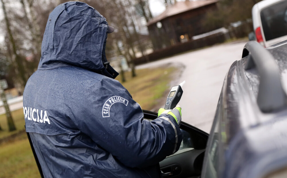 Pirmajā svētku brīvdienā aizturēti desmit stipri iereibuši vadītāji