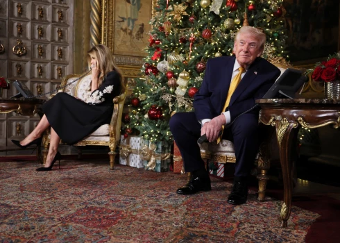 Melānija un Donalds Trampi Ziemassvētkos.