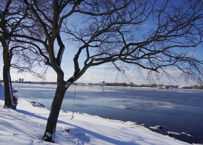 Жителей Латвии предупредили: в конце недели ветер и осадки усилятся почти по всей стране