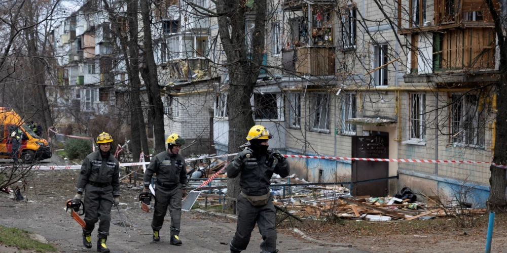 Postījumi pēc krievu dronu uzbrukumiem Kijivā 23. decembrī.