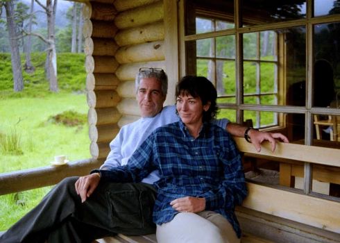 Džefrija Epstīna lietā atklāti vēl vairāk nekā miljons potenciāli nozīmīgu dokumentu.