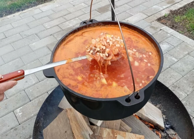 Borščs uz ugunskura – sildoša zupa āra pasākumiem