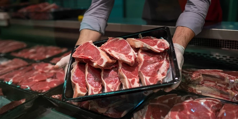 Одной из наиболее актуальных проблем в отрасли мясопереработки остается нехватка рабочей силы.