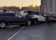 Vairāku transportlīdzekļu avārija uz A6 šosejas – satiksme pilnībā bloķēta