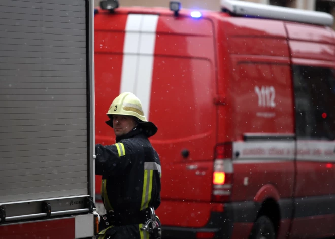 Traģēdija Rēzeknes novadā: dzīvojamā māja pilnībā nodeg, bojā gājuši divi cilvēki