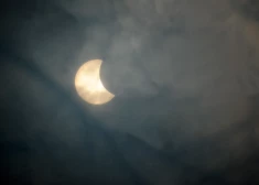 Nākamvasar Latvijā būs redzami labi pamanāmi Saules un Mēness aptumsumi