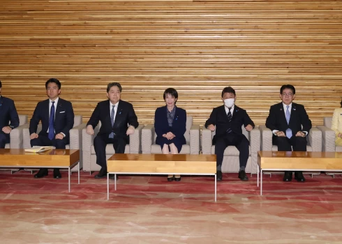 Japānas valdība apstiprina rekordlielu aizsardzības budžetu. 