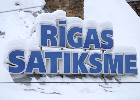 Darba inspekcija piemērojusi administratīvo sodu "Rīgas satiksmei" par virsstundu darbu.