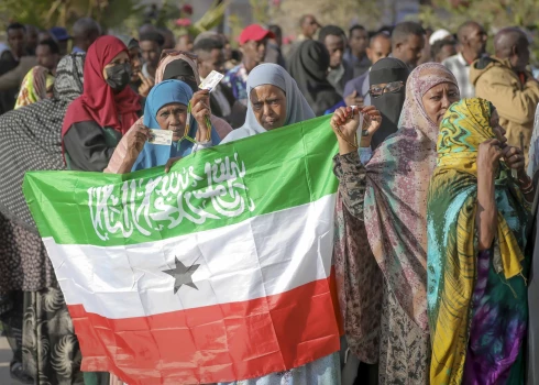 Bijušais Lielbritānijas protektorāts Somālilenda ar apmēram 4,5 miljoniem iedzīvotāju 1991. gadā pasludināja neatkarību no Somālijas.