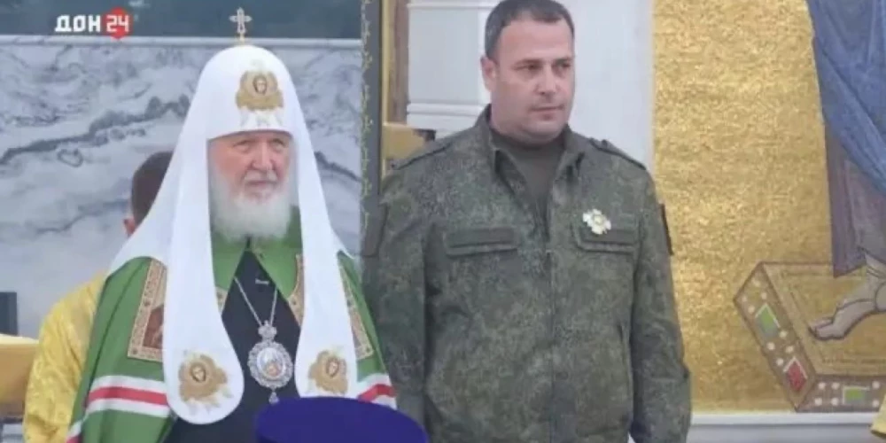 Jurijs Vaganovs jeb "Jura Uņitaz" ar patriarhu Kirilu (ekrānuzņēmums no "X")