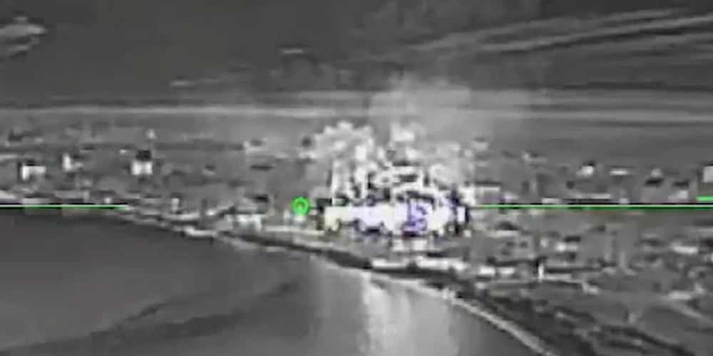 FP-2 droni veica vismaz piecus triecienus galvenajai un blakus esošajām ēkām.