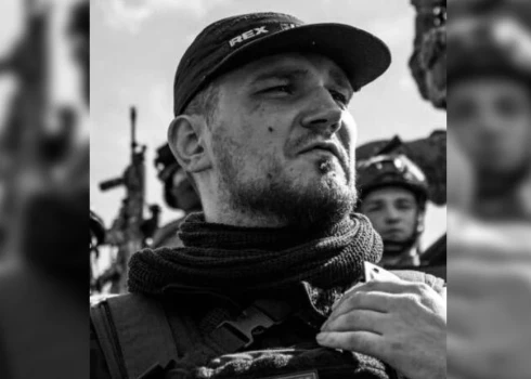 Deniss Kapustins bija viena no "krievu brīvprātīgo korpusa" atpazīstamākajām personām, baudot lielu mediju uzmanību un autoritāti frontes karavīru vidū.