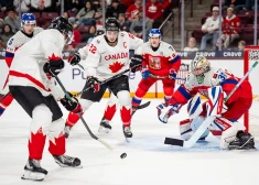 Latvijas hokejistu pirmā pretiniece Kanāda rezultatīvā mačā pārspēj čehus; mājniece ASV uzvar vāciešus