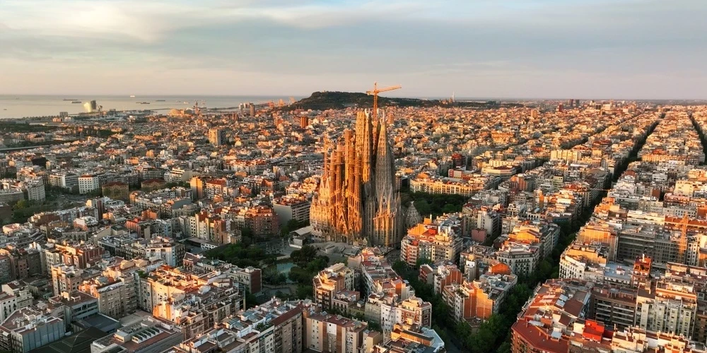 Барселона намерена побольше заработать на туристах.