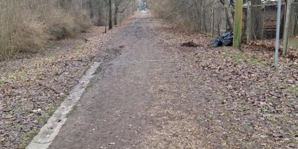 Многие жители Огра возмущены тем, что им приходится передвигаться по грязной улице Тилта.